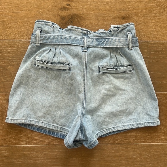 American Eagle High Rise Paperbag Mom Short | 4 - Picture 3 of 6